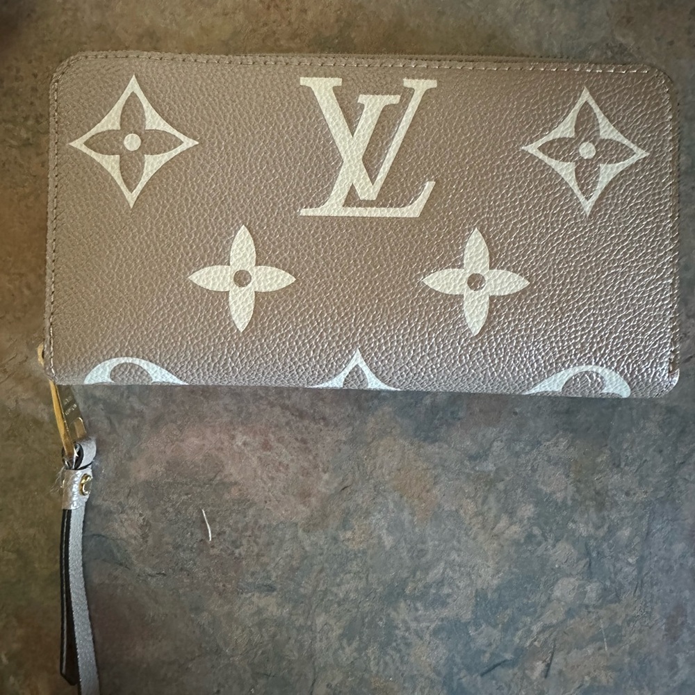 Louis Vuitton White and Tan Monogram Wallet